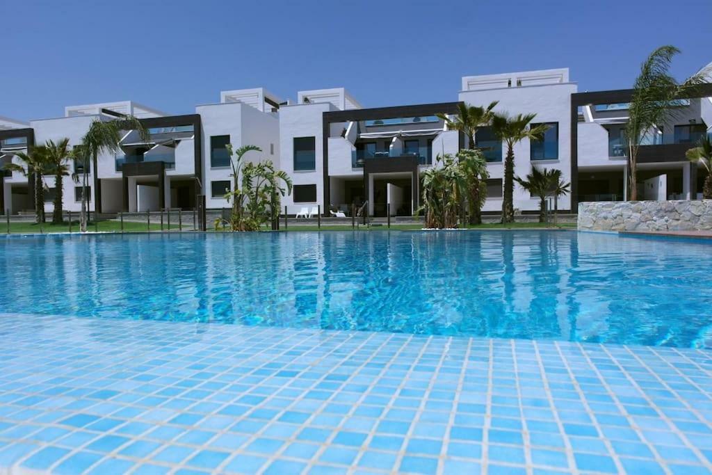 Oasis Beach IX Puntaprima Appartement Torrevieja Buitenkant foto